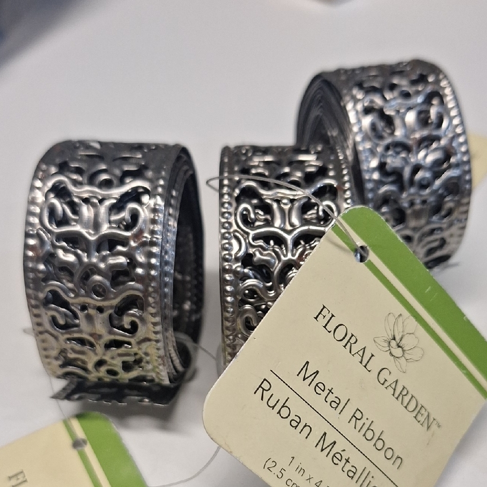 Silver Metal Ribbon - Decorative Home Art